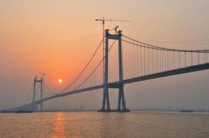 泰州长江大桥（江苏泰州与镇江、常州市之间的跨江大桥）